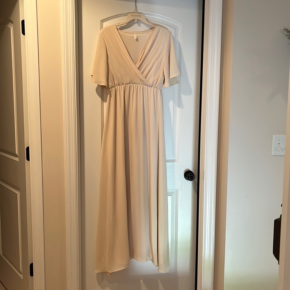 Pink blush maternity maxi dress. Size medium. Cream. Worn once.